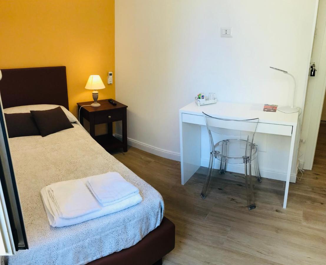 ナポリ Agora Singola Con Bagno Privato Adiacente Bed & Breakfast エクステリア 写真