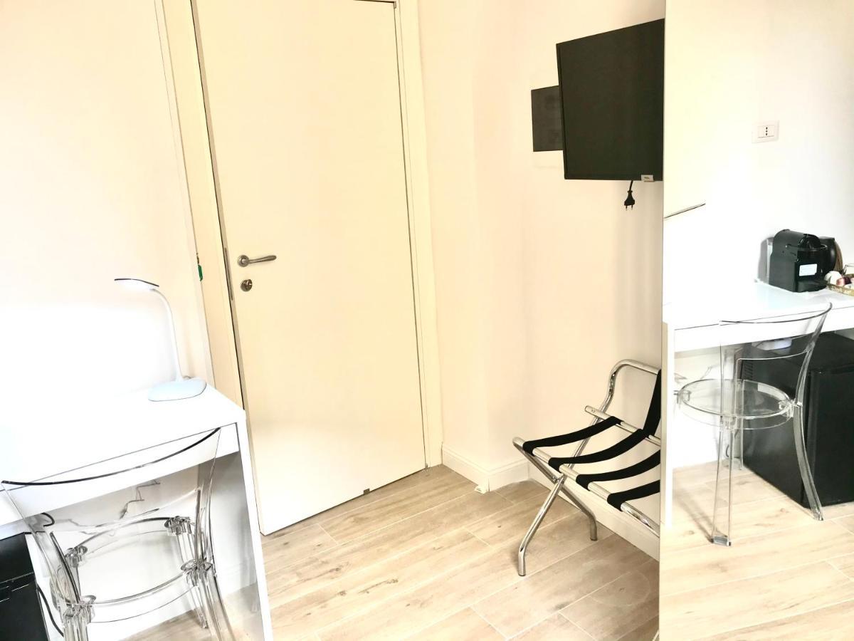 ナポリ Agora Singola Con Bagno Privato Adiacente Bed & Breakfast エクステリア 写真