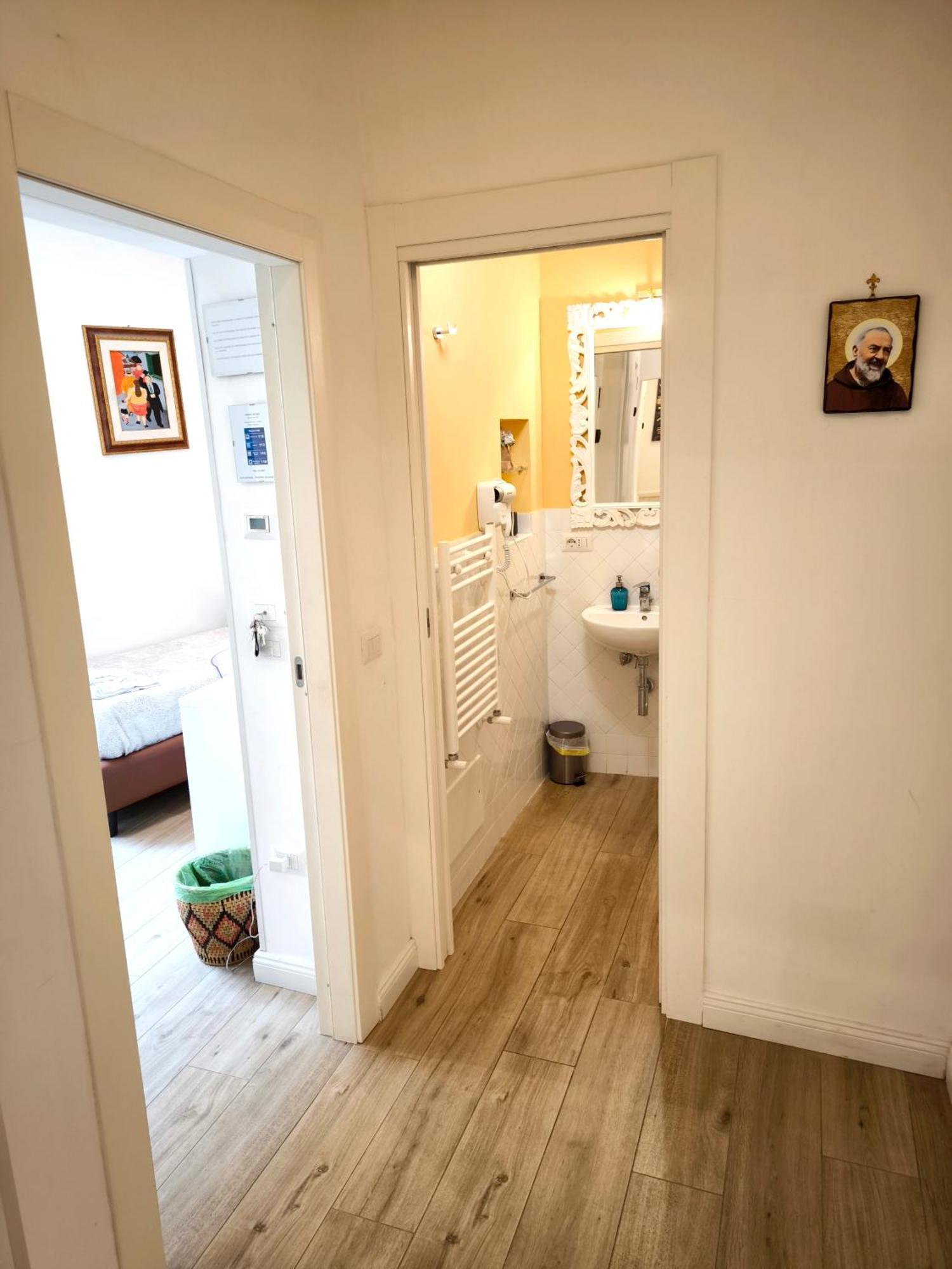 ナポリ Agora Singola Con Bagno Privato Adiacente Bed & Breakfast エクステリア 写真